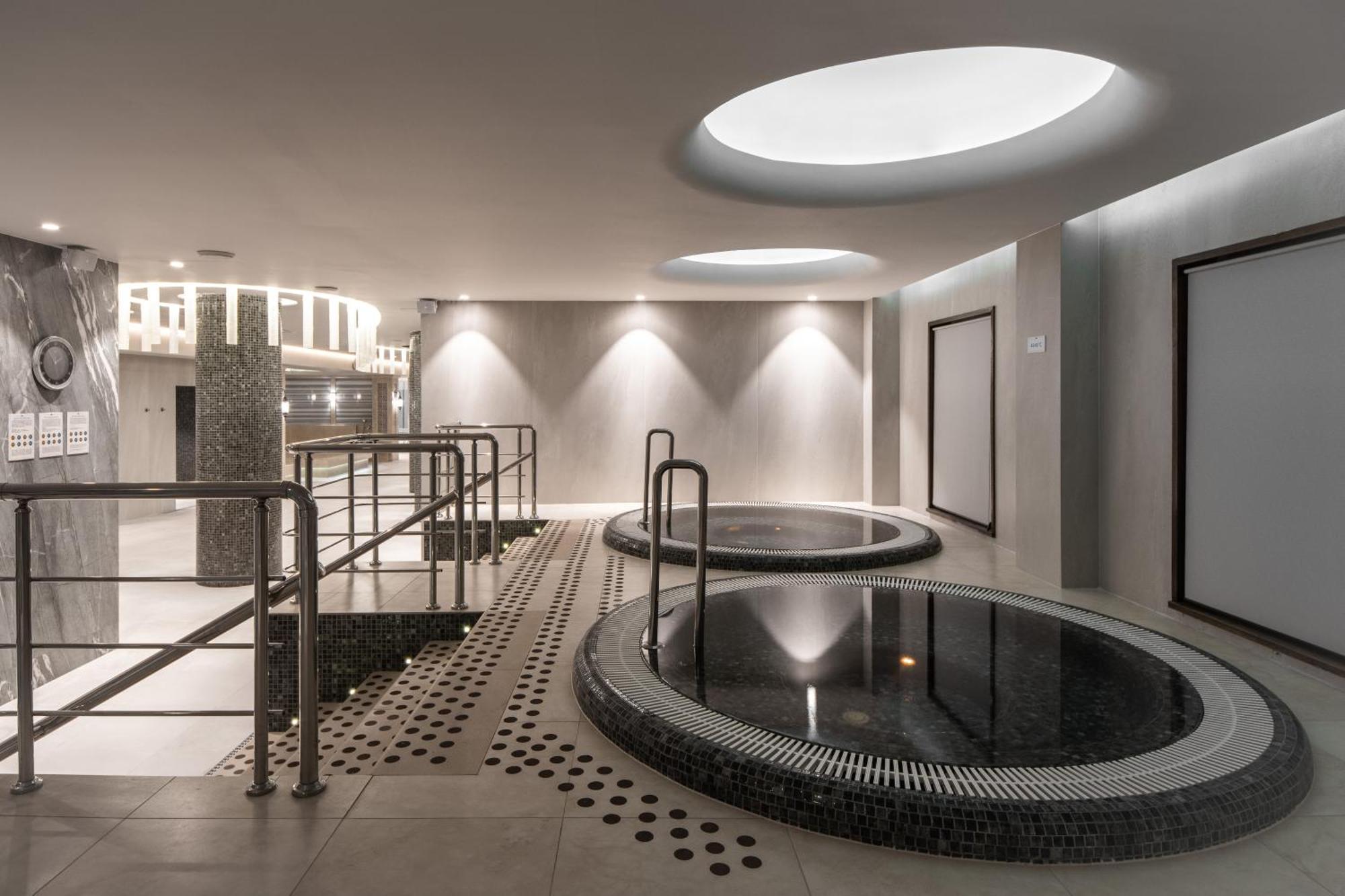 Aquaperla Hotel & Spa Chişinău Extérieur photo